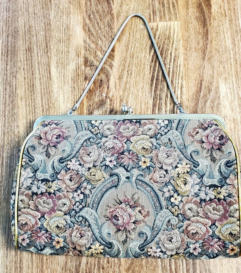 Vintage Victorian Tapestry Evening Floral Bag Purse Chain Strap Kiss Clasp 9 X 6